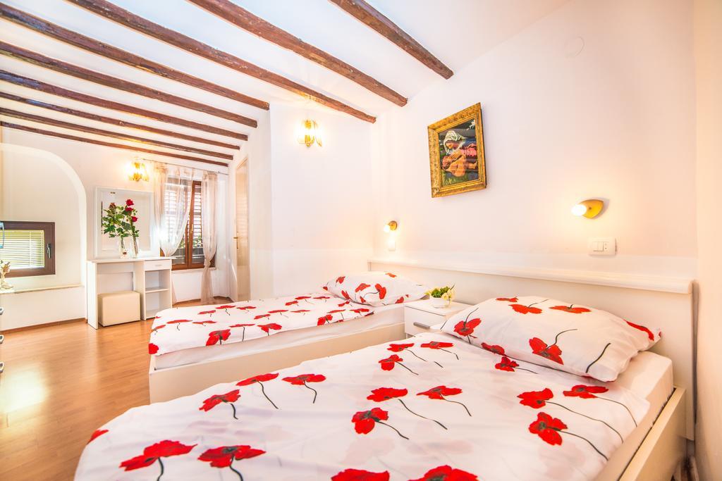 Apartments Dominik Rovinj Exterior photo