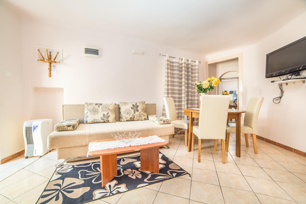 Apartments Dominik Rovinj Exterior photo